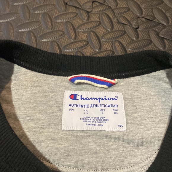 Large champion crew neck - Picture 3 of 3